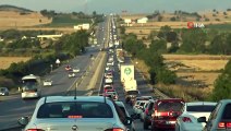Karacabey-Bursa yolunda tatil dönüşü uzun trafik kuyruğu oluştu