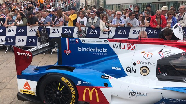 24 Heures du Mans: des milliers de passionnés place de la République