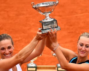 Roland-Garros - Mladenovic : "Incroyable de gagner ici avec ma meilleure amie"