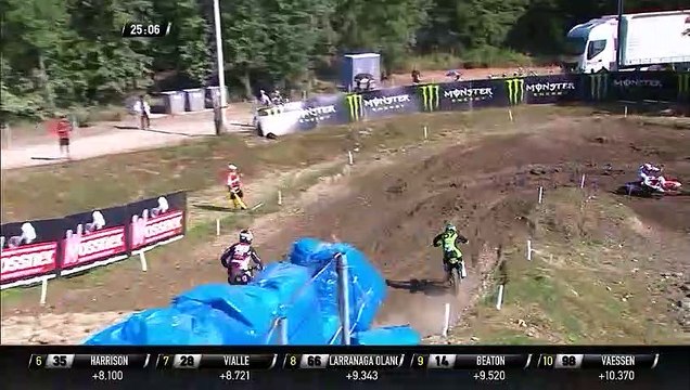 Thomas Kjer Olsen passes Darian Sanayei - MX2 Race 2 - Patron MXGP of Russia 2019