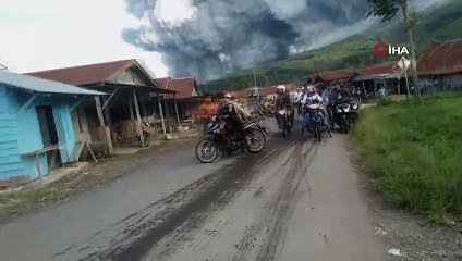 - Sinabung Yanardağı Kül Püskürdü