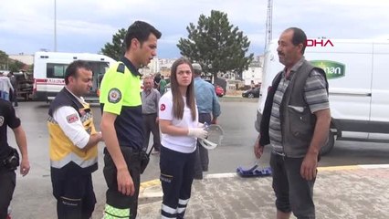 KARAMAN KEÇİ YÜKLÜ KAMYONET DEVRİLDİ; SÜRÜCÜ VE KEÇİLER YARA ALMADAN KURTULDU