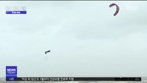 [투데이 영상] 폭풍 뚫고…극한의 '카이트서핑' 대회