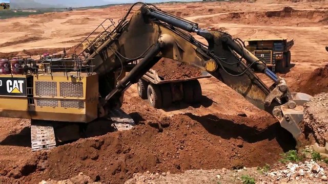 Mining Excavator Loading Hitachi EH3500 Dumpers(1)