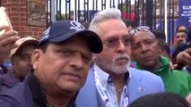 Vijay Mallya Chor Hain chants crowd during India Australia World Cup Match | Oneindia News