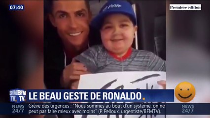 Depuis le bord de la route, un enfant demande un câlin à Ronaldo qui s'arrête pour lui offrir