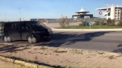 Trafikteki lüks araçların tehlikeli drift şovu kamerada