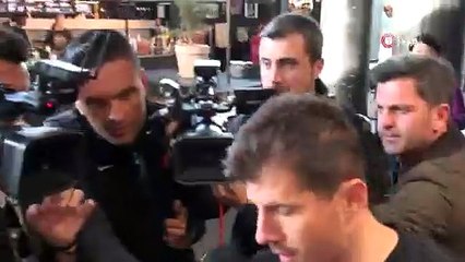 İzlandalı vatandaştan Emre Belezoğlu'na çirkin hareket