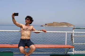 Atatürk Adası fotoğraf çektirmek isteyenlerin akınına uğruyor