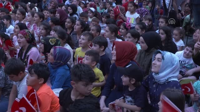 Mahalle kültürünü yaşatmak için minderini al, gel