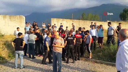 Amatör küme maçında sporcuların soyunma odasını bastılar