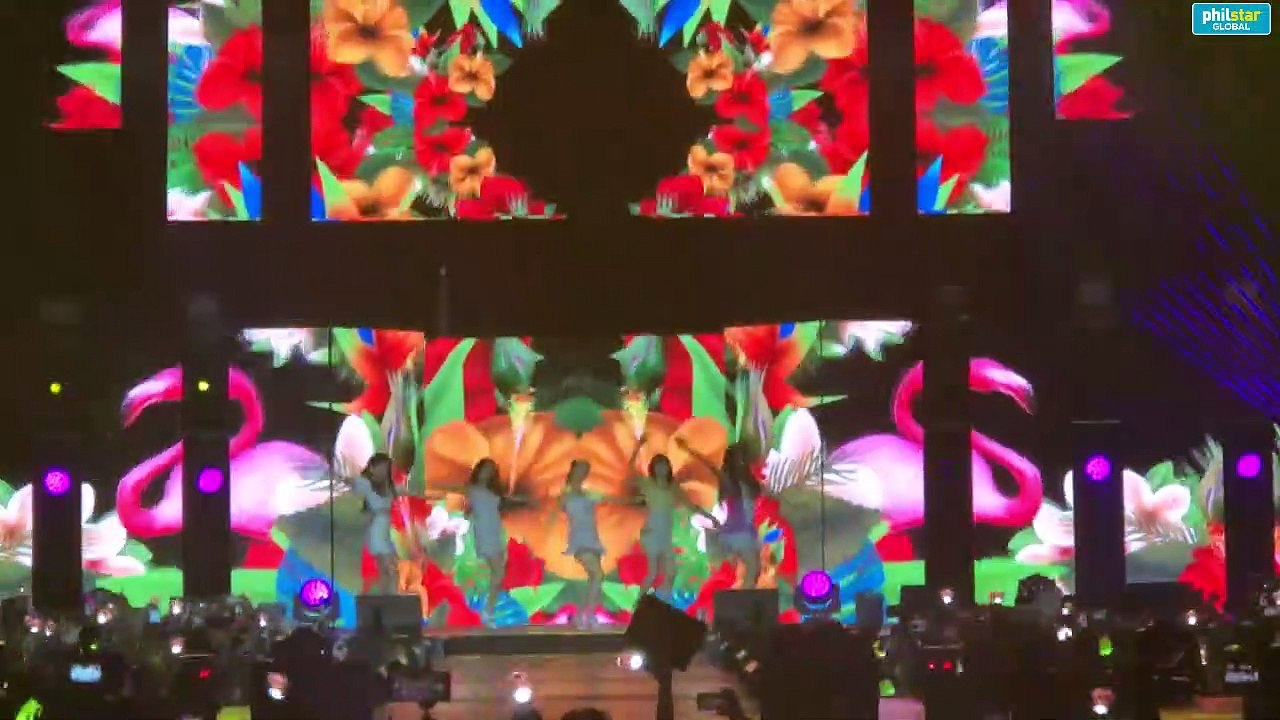 Red Velvet brings summer vibes to Manila with 'Red Flavor'