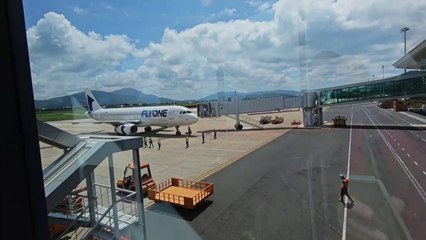 LẦN ĐẦU được bay GẶP NỮ TIẾP VIÊN hàng không XINH ĐẸP