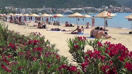 Yerli turistler gitti, sahiller onlara kaldı