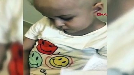 Öykü Arin’e hastanedeki odasında müzik dersi