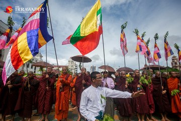 သူတို႔ကို ေထာက္ခံရင္ေတာ့ ဘုန္းဘုန္း ၊ မေထာက္ခံရင္ေတာ့ ကတံုး လို႔ ေျပာတယ္ (႐ုပ္သံ)