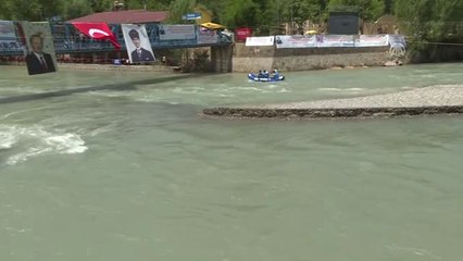 Tải video: R4 Dünya Rafting Şampiyonası - Tunceli Valisi Sonel - TUNCELİ