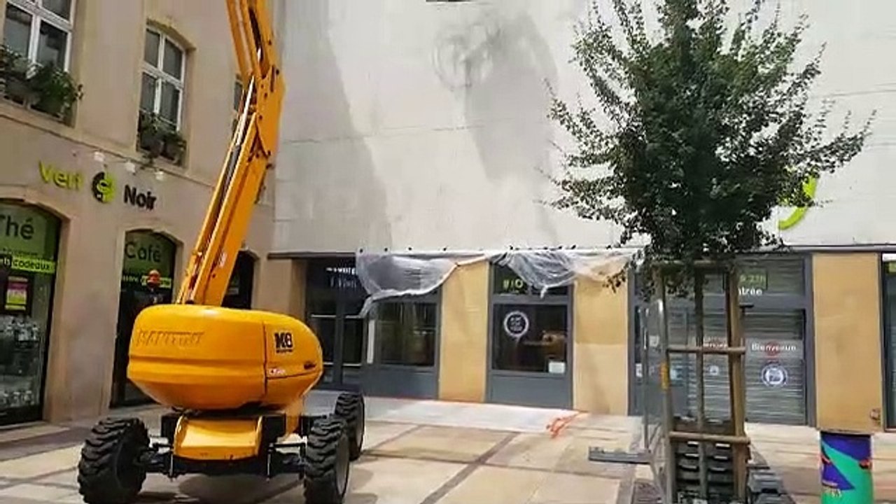 Constellations à Metz : découvrez la nouvelle fresque qui orne le centre-ville