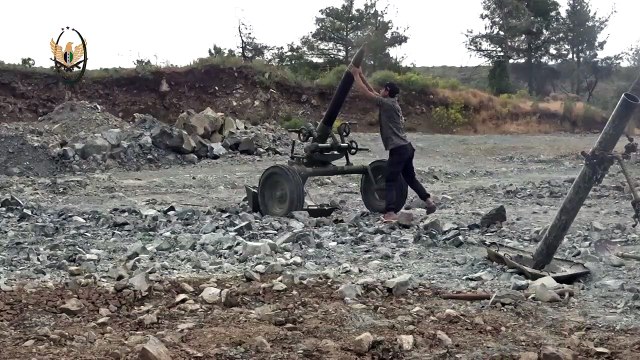 الجبهة الوطنية للتحرير استهداف تجمعات عصابات الأسد في الربيعة بريف اللاذقية بقذائف الهاون 120مم