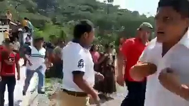 Pelea simpatizantes de partidos políticos