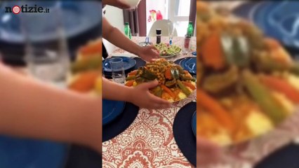 Sfera Ebbasta in Marocco: selfie con i cobra | Notizie.it