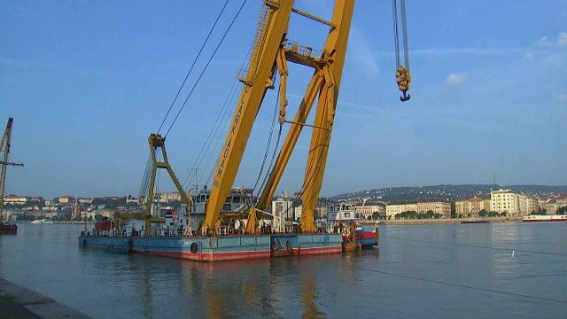 [현장영상] 대형 크레인 선박 '클라크 아담', 곧 인양 위치로 이동 / YTN