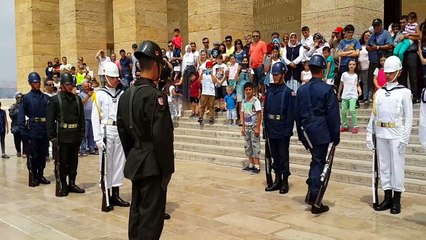 turistleri-hayran-birakan-anitkabir-nobet-degisimi-turkish-guards-change.mp4