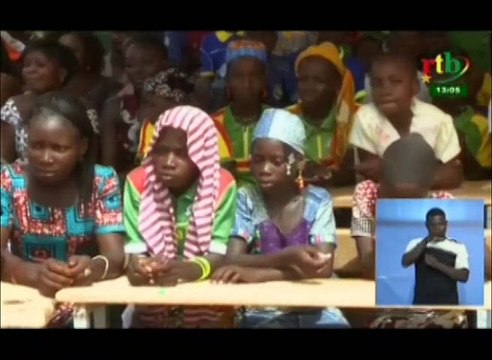 RTB / Le Ministre rencontre les élèves déplacées de Yagha qui pourront prendre part aux examens de fin d’année