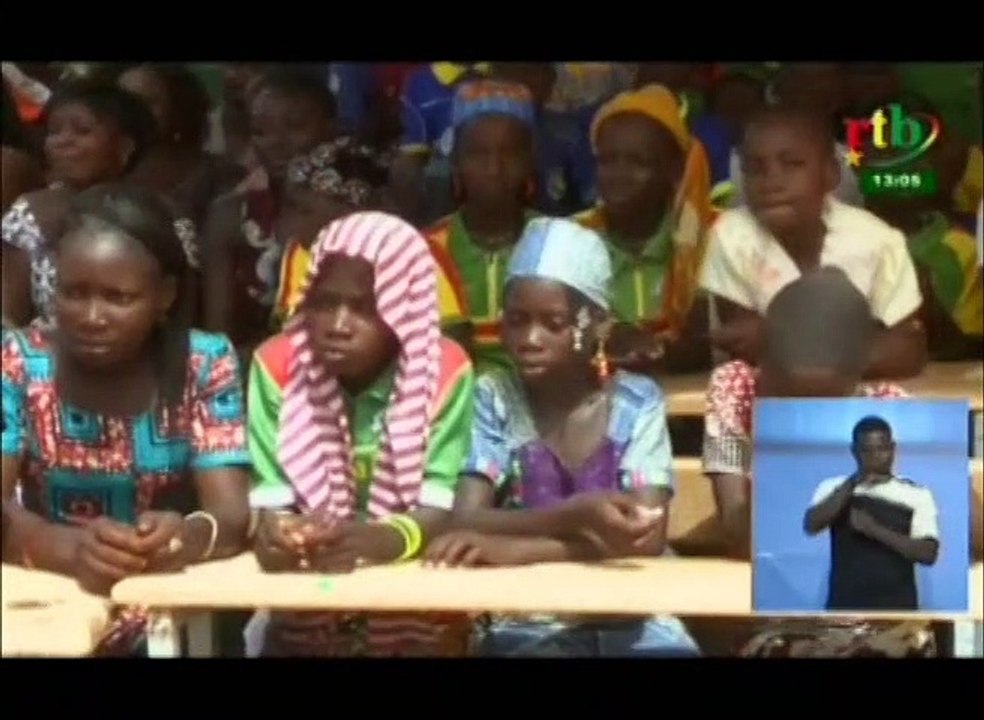 RTB / Le Ministre rencontre les élèves déplacées de Yagha qui pourront prendre part aux examens de fin d’année