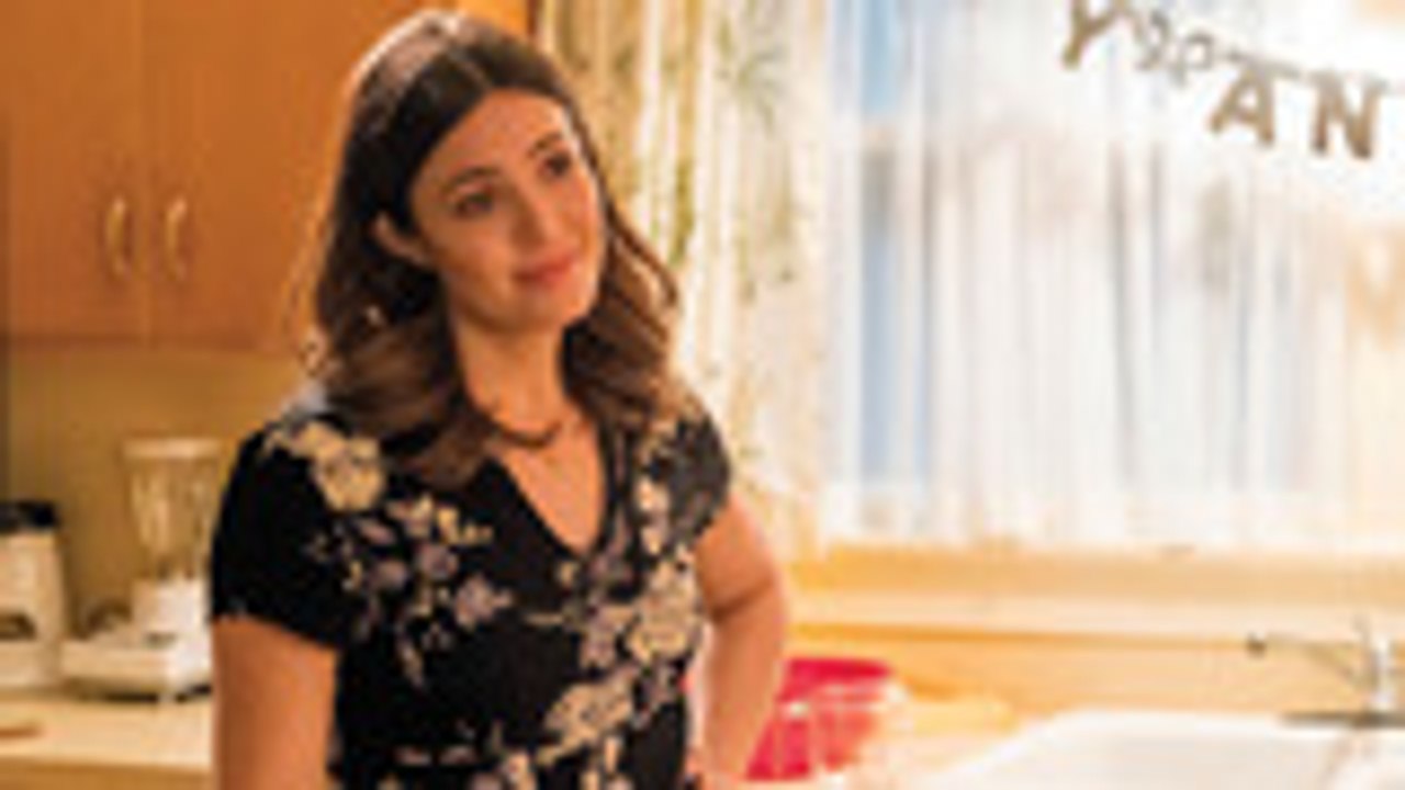 Mandy Moore Teases 'This Is Us' Season 4, What's "Ailing" Rebecca & New Music | In Studio