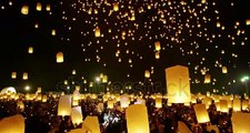 Lanterns Floating in Night Sky Vidéos de stock (100 % libres de droit) 21892471 - Shutterstock