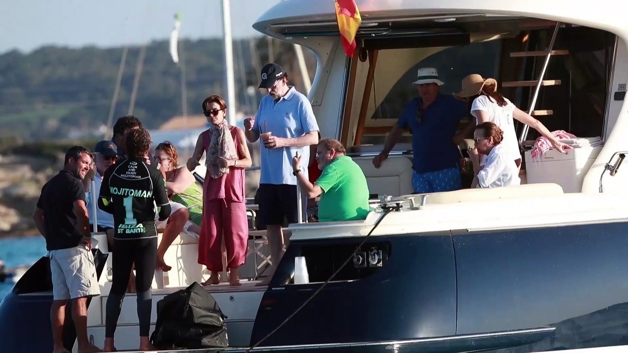 Diversión en el yate con 'Mojito Man': las imágenes inéditas del nuevo Rajoy