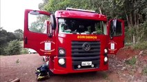 Bombeiros são acionados para combate a incêndio em aviário, em São Salvador