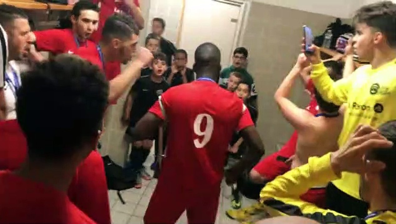 Finale Coupe LAuRA Futsal – La joie du vestiaire de FC MONT D'OR après le victoire contre COURNON Futsal