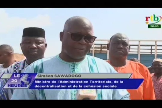 RTB/Terrorisme - Le Ministre de l’administration territoriale, Siméon SAWADOGO accueille les déplacés du Nord et du Sahel à Ouagadougou