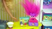 Barbie y Chelsea Compran Play Doh en La Tienda de Juguetes - Como Hacer Play Doh Mini para Muñecas