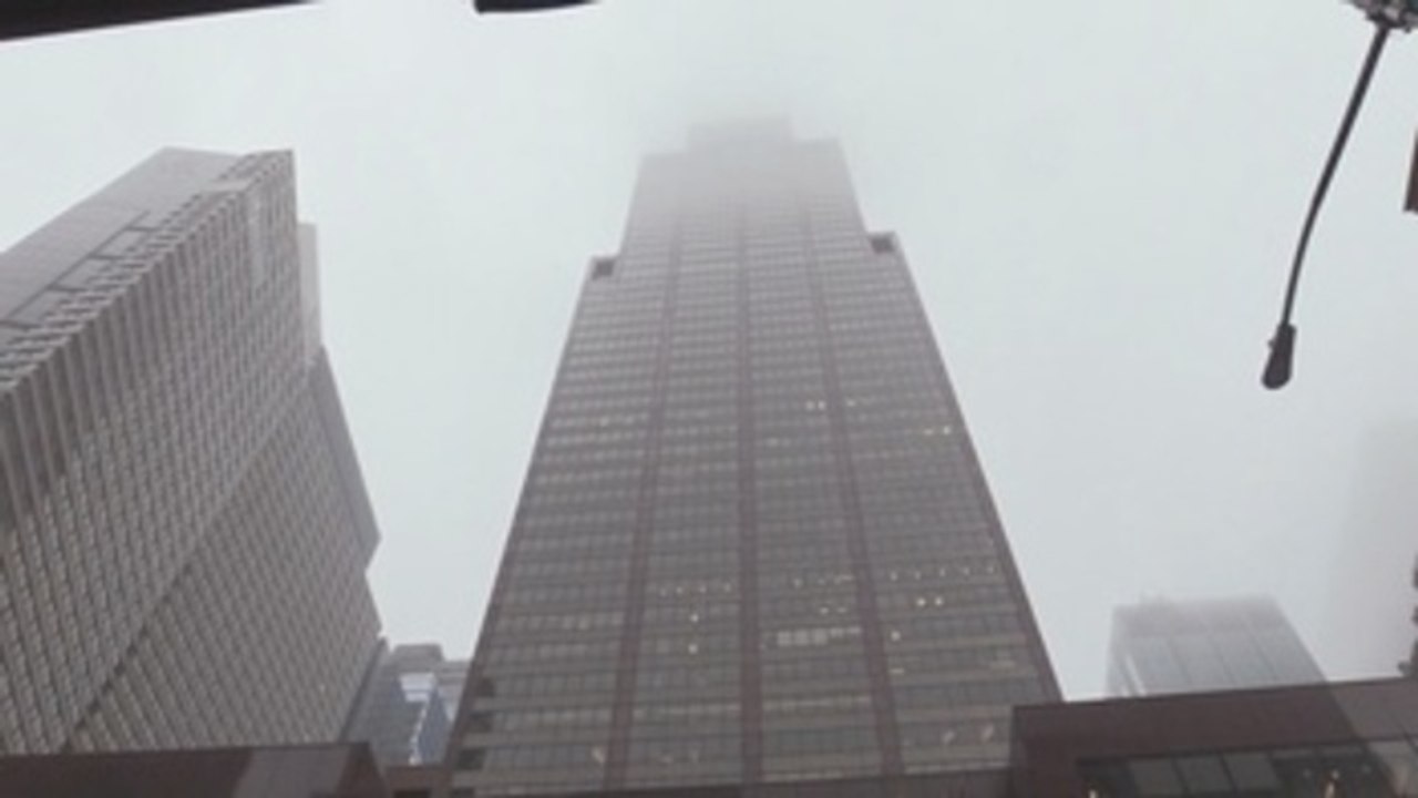 Muere el piloto de un helicóptero al chocar contra rascacielos de Nueva York