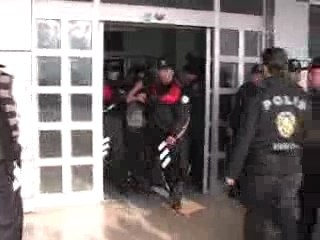 Zorla fuhuş yaptıran 17 kişi yakalandı (2008-01-18)