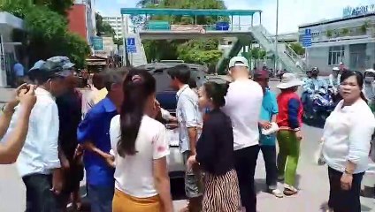 Lê Dương Bảo Lâm bị đánh khi phát cơm từ thiện