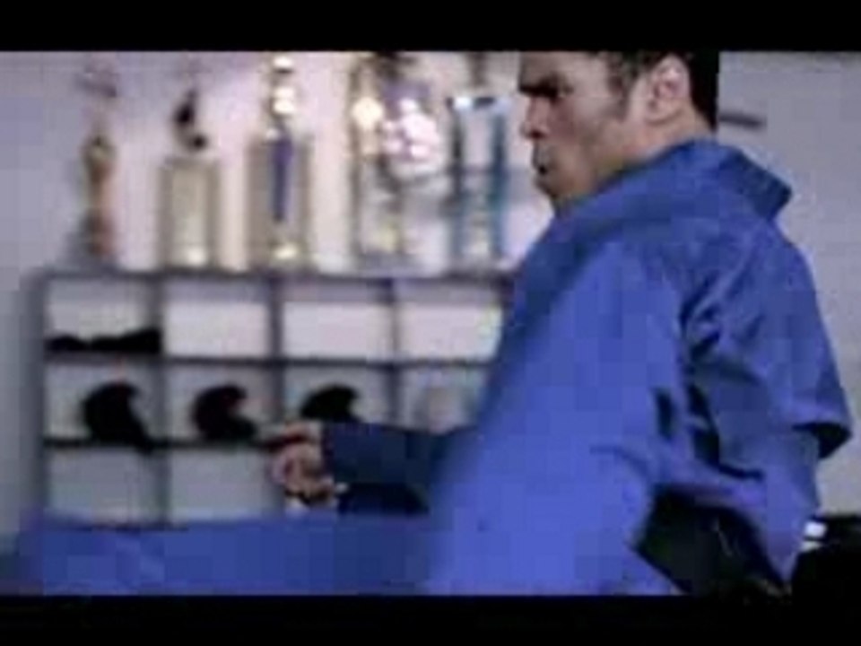 HEAVY BAG KICKING  (BEYOND THE RING)