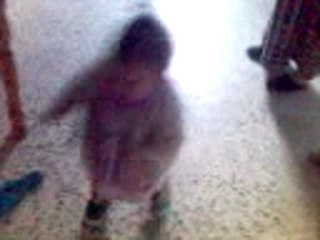 Aya les premiers pas en avant