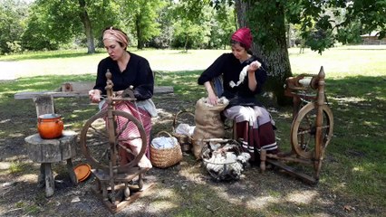 SABRES  les fileuses a l ' écomusée de marquèze  ( 40 ) 1/2