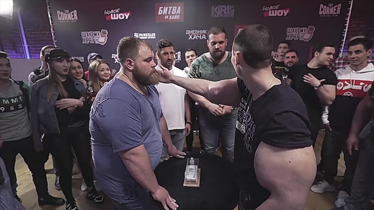 Concours Russe de la plus grosse claque : Mr. Gros Bras sous Synthol vs Super Costaud