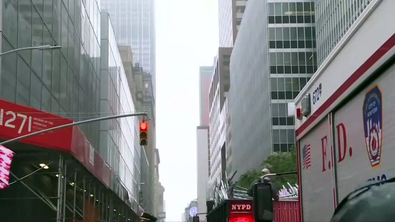 Hubschrauber kracht in New York auf Hochhaus