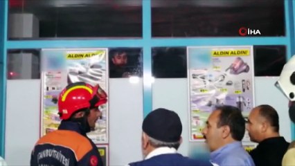 Hırsızlar kabloları kesince market çalışanları içeride mahsur kaldı