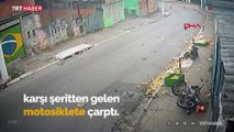 Havada takla atan motosiklet sürücüsü kazadan yara almadan kurtuldu