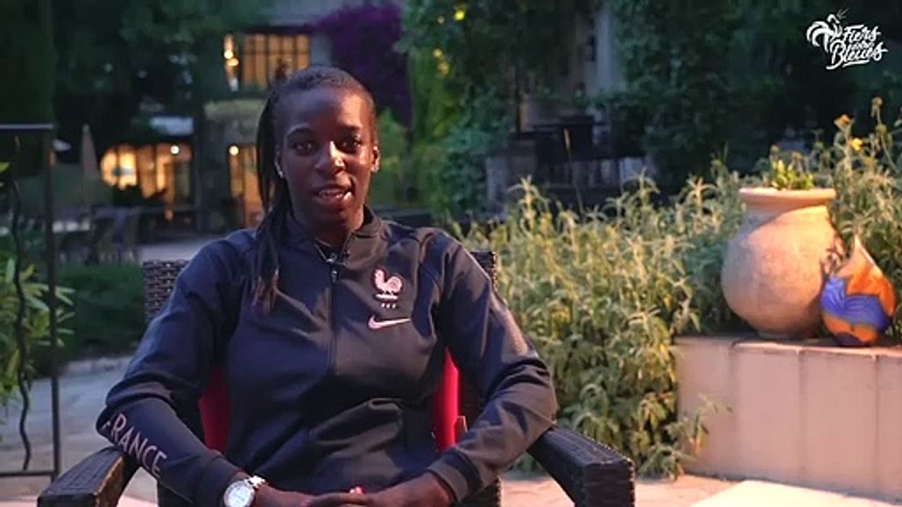 Equipe de France Féminine : Viviane Asseyi au jour le jour I FFF 2019