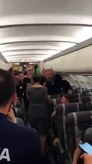 Kololli e përfshin stjuardesën në festën e Kosovës – pamje nga aeroplani