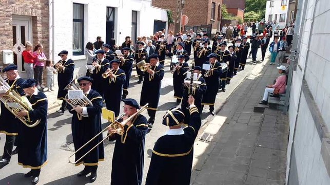 La Pucellette dans les rues de Wasmes. .Video Eric Ghislain Q