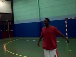 quelques dunks apres un match fou